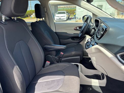 Used 2023 Chrysler Voyager LX FWD image 34
