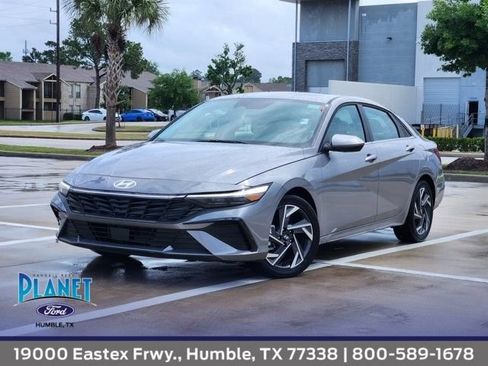 Used 2025 Hyundai Elantra SEL image 1