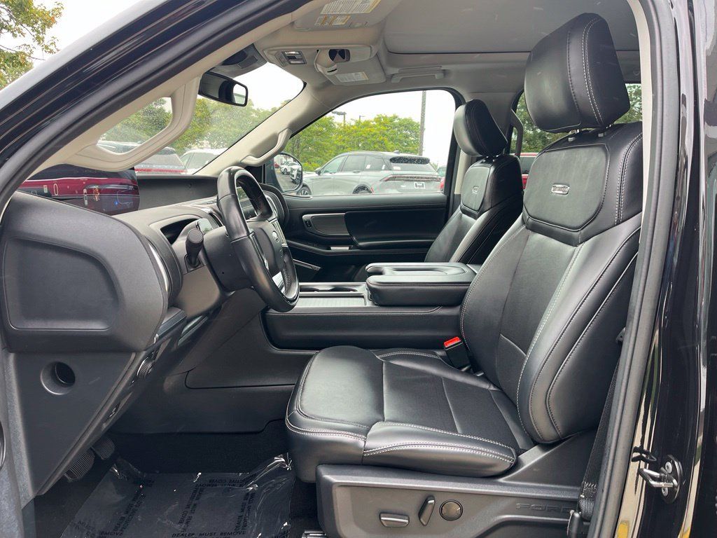 Used 2025 Ford Expedition Max Platinum w/ Driver's Package AWD/4WD image 24