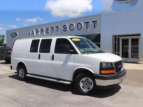 Used 2024 GMC Savana 2500 w/ Driver Convenience Package RWD image 2