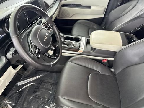 Used 2023 Kia Carnival LX FWD image 23