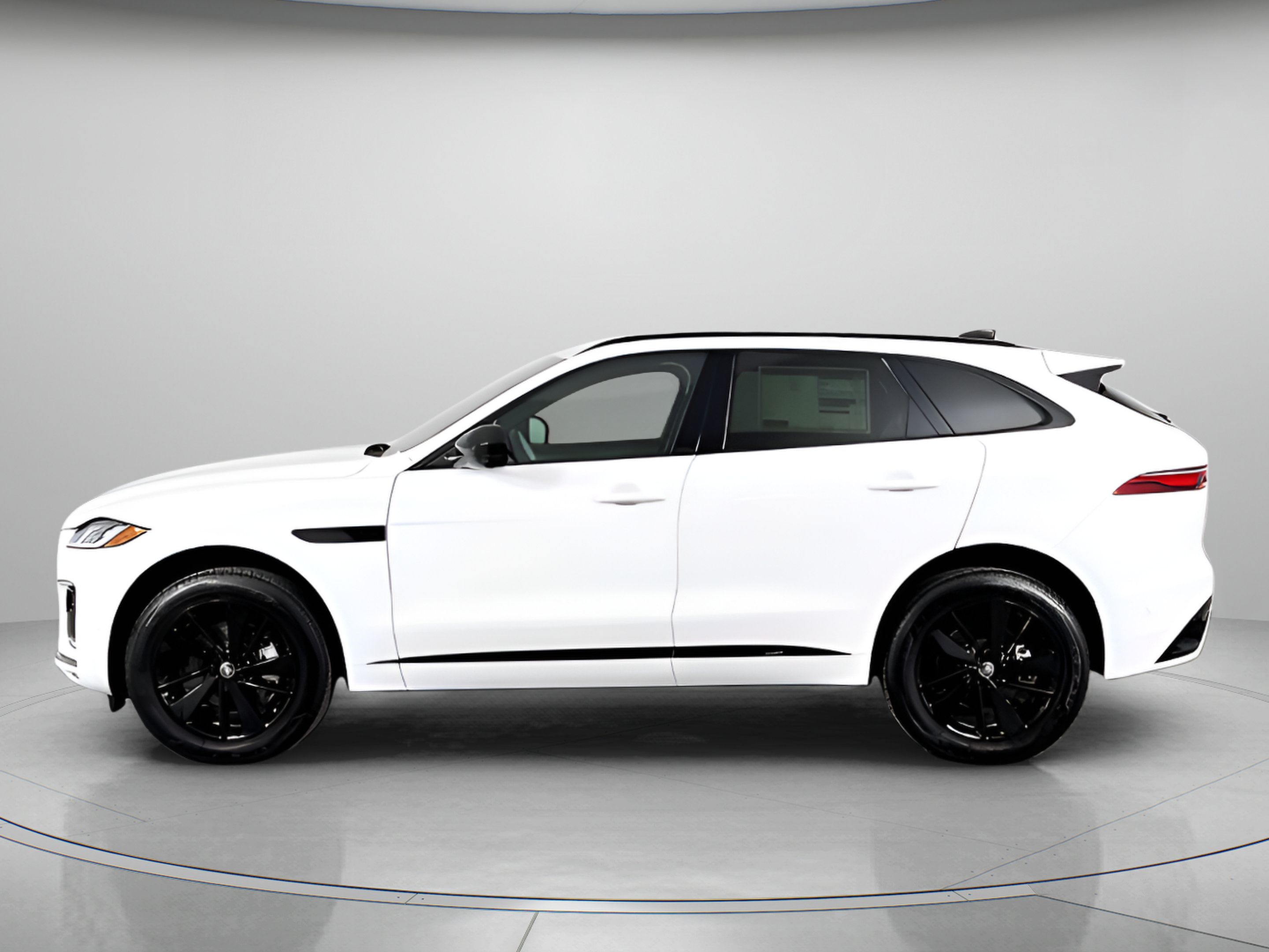 Used 2025 Jaguar F-PACE R-Dynamic S AWD/4WD image 2