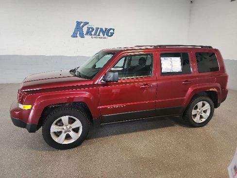 Used 2017 Jeep Patriot Latitude AWD/4WD image 2