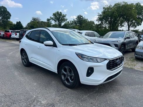 Used 2023 Ford Escape ST-Line Select w/ Tech Pack #2 AWD/4WD image 3