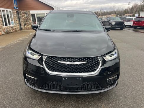 New 2026 Chrysler Pacifica Select image 2