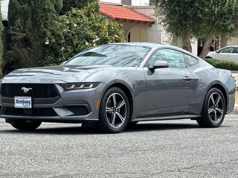 Used 2024 Ford Mustang Coupe RWD image 8