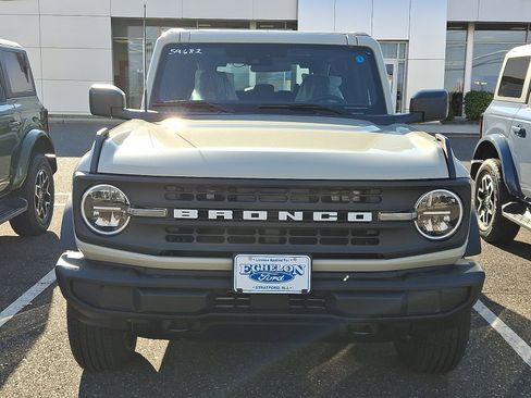 New 2025 Ford Bronco 4-Door image 2