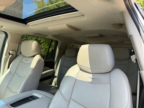 Used 2015 Cadillac Escalade ESV Premium image 11