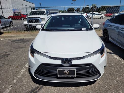 Used 2023 Toyota Corolla LE w/ Carpet Mat Package (TMS) FWD image 2