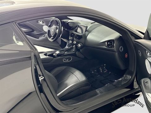 Used 2021 Aston Martin V8 Vantage Coupe RWD image 32