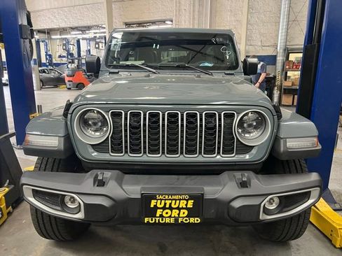 Used 2025 Jeep Wrangler Unlimited Sahara AWD/4WD image 2