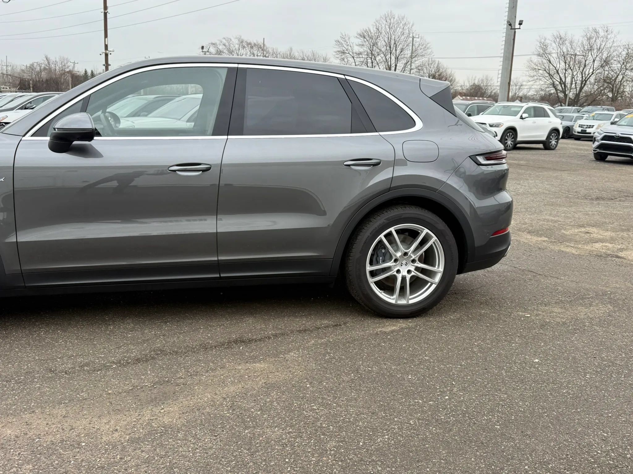 Used 2025 Porsche Cayenne E-Hybrid w/ Premium Package Plus AWD/4WD image 7