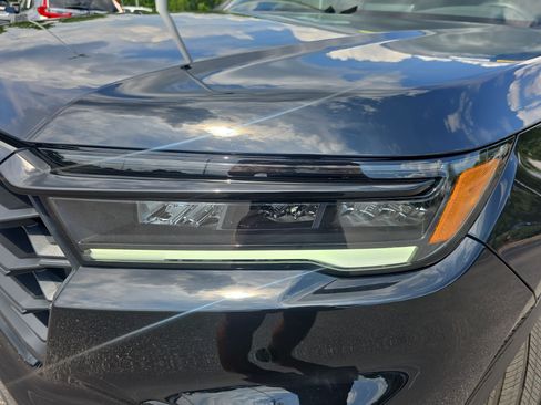 Used 2025 Honda Pilot Sport image 30