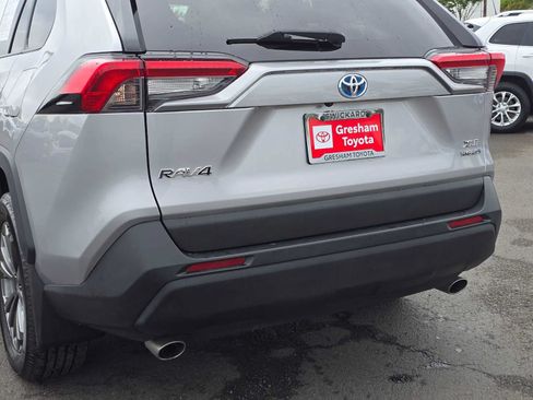 Used 2022 Toyota RAV4 XLE Premium AWD/4WD image 13
