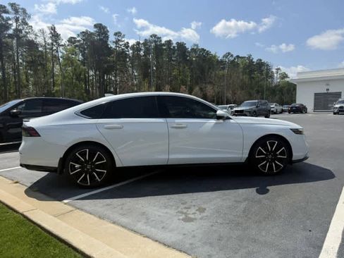 Used 2024 Honda Accord Touring image 7