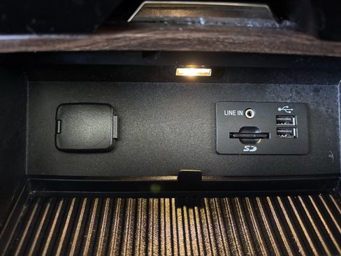 Used 2015 Ford F150 Lariat w/ Equipment Group 502A Luxury image 21