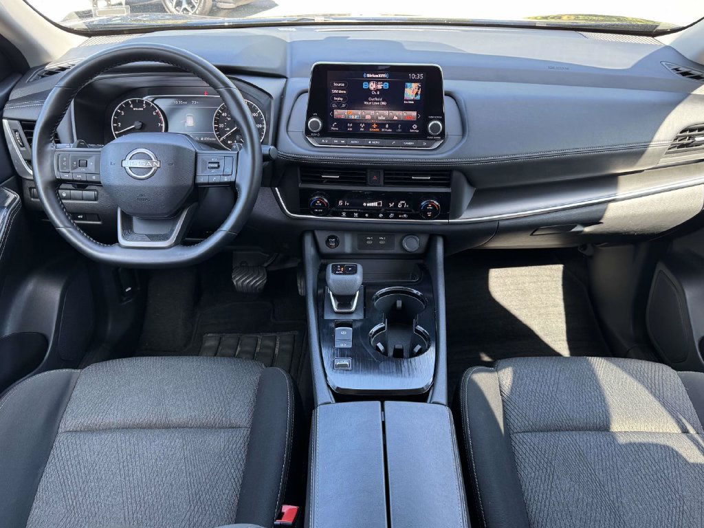 Used 2025 Nissan Rogue SV FWD image 2
