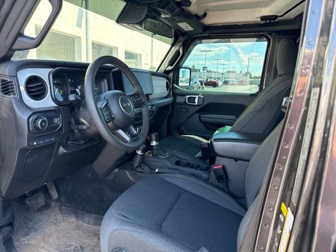 Used 2024 Jeep Wrangler Unlimited AWD/4WD image 7
