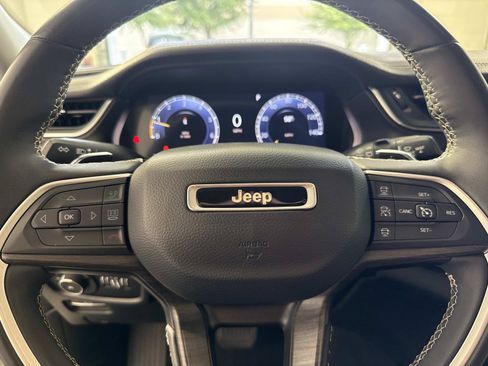 Used 2023 Jeep Grand Cherokee L Limited AWD/4WD image 28