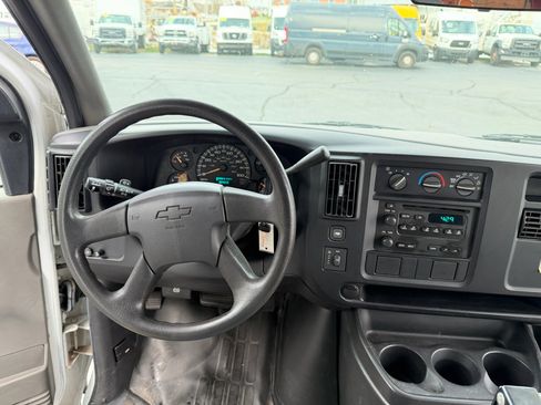 Used 2007 Chevrolet Express 3500 image 17