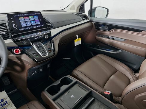 New 2026 Honda Odyssey Touring image 22