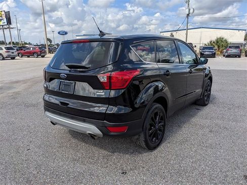 Used 2019 Ford Escape SE image 4