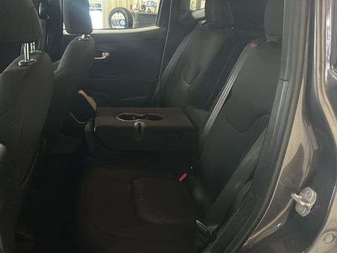 Used 2017 Jeep Renegade Latitude w/ Popular Equipment Group AWD/4WD image 15