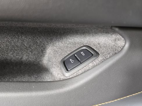 Used 2021 Chevrolet Corvette Stingray Preferred Cpe w/ Engine Appearance Package image 29