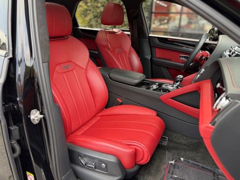 Used 2023 Bentley Bentayga image 32