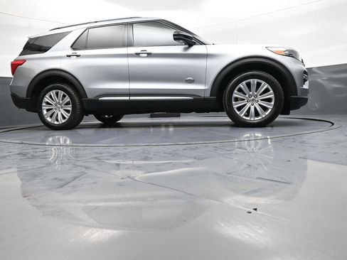 Used 2022 Ford Explorer King Ranch w/ Premium Technology Package AWD/4WD image 32