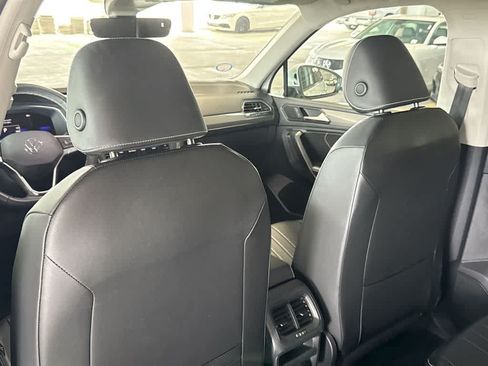 Certified 2023 Volkswagen Tiguan SE FWD image 23