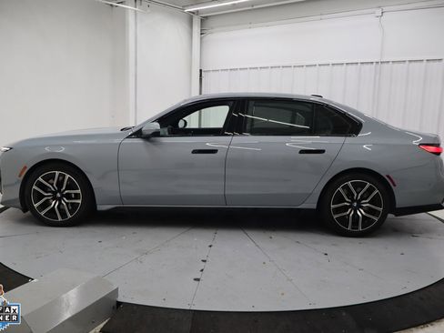 Used 2026 BMW 740i xDrive AWD/4WD image 7