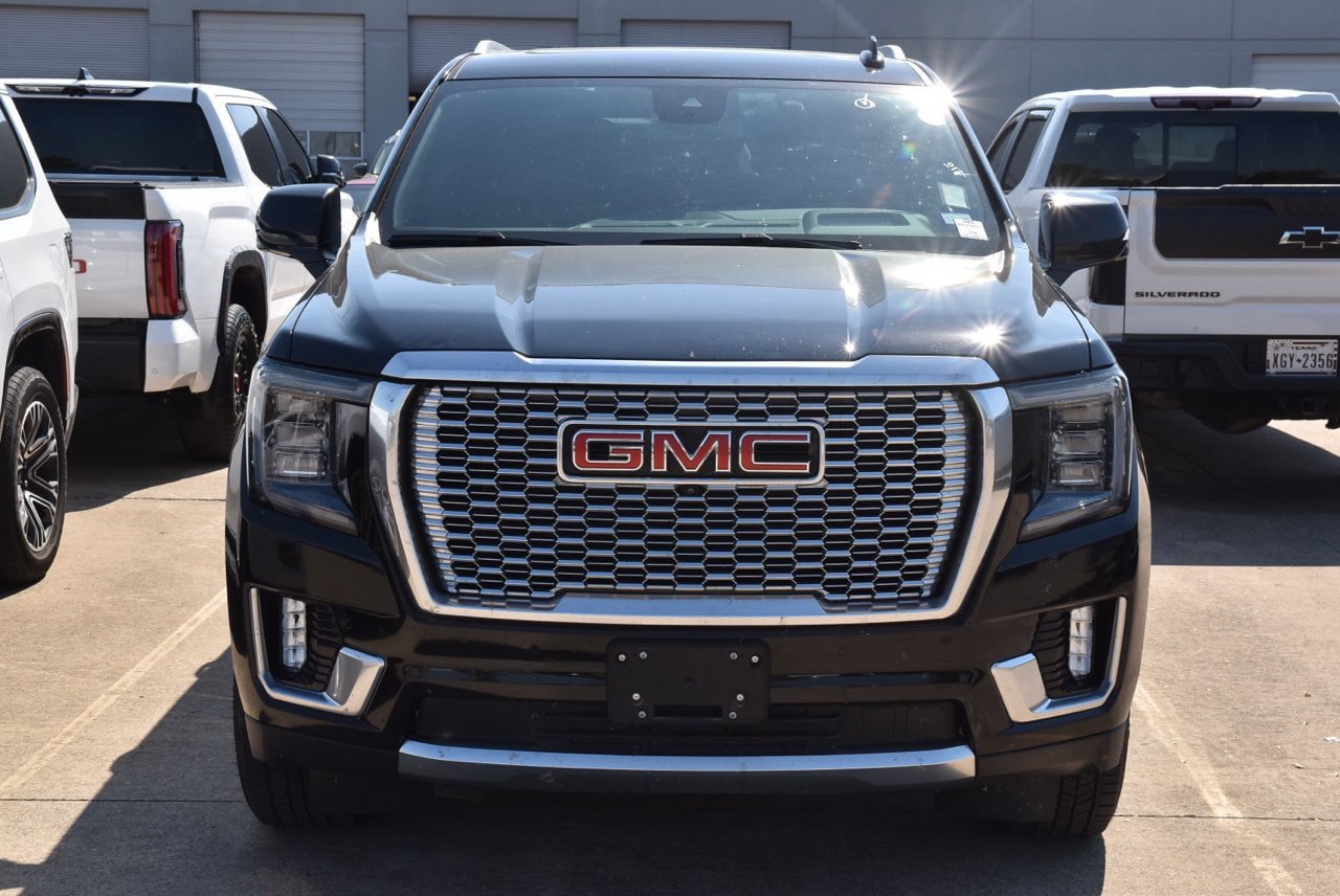 Used 2024 GMC Yukon Denali w/ LPO, Floor Liner Package AWD/4WD image 3