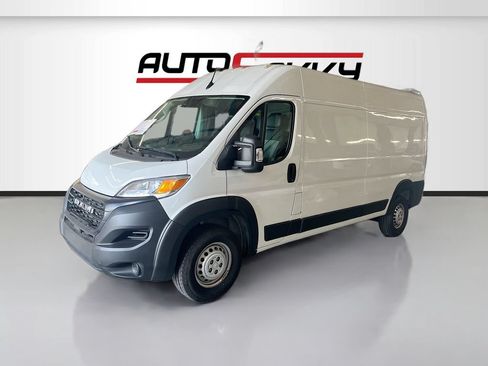 Used 2025 RAM ProMaster 2500 FWD image 3