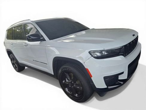Used 2023 Jeep Grand Cherokee L Laredo image 1