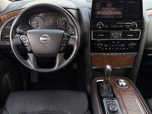 Used 2024 Nissan Armada SL image 12