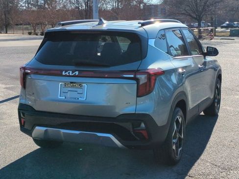 Used 2024 Kia Seltos EX image 3