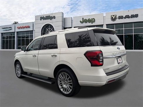 Used 2024 Ford Expedition Platinum image 5