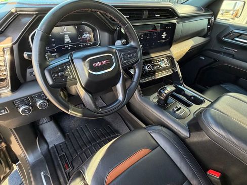 Used 2024 GMC Sierra 1500 AT4 w/ Technology Package AWD/4WD image 9