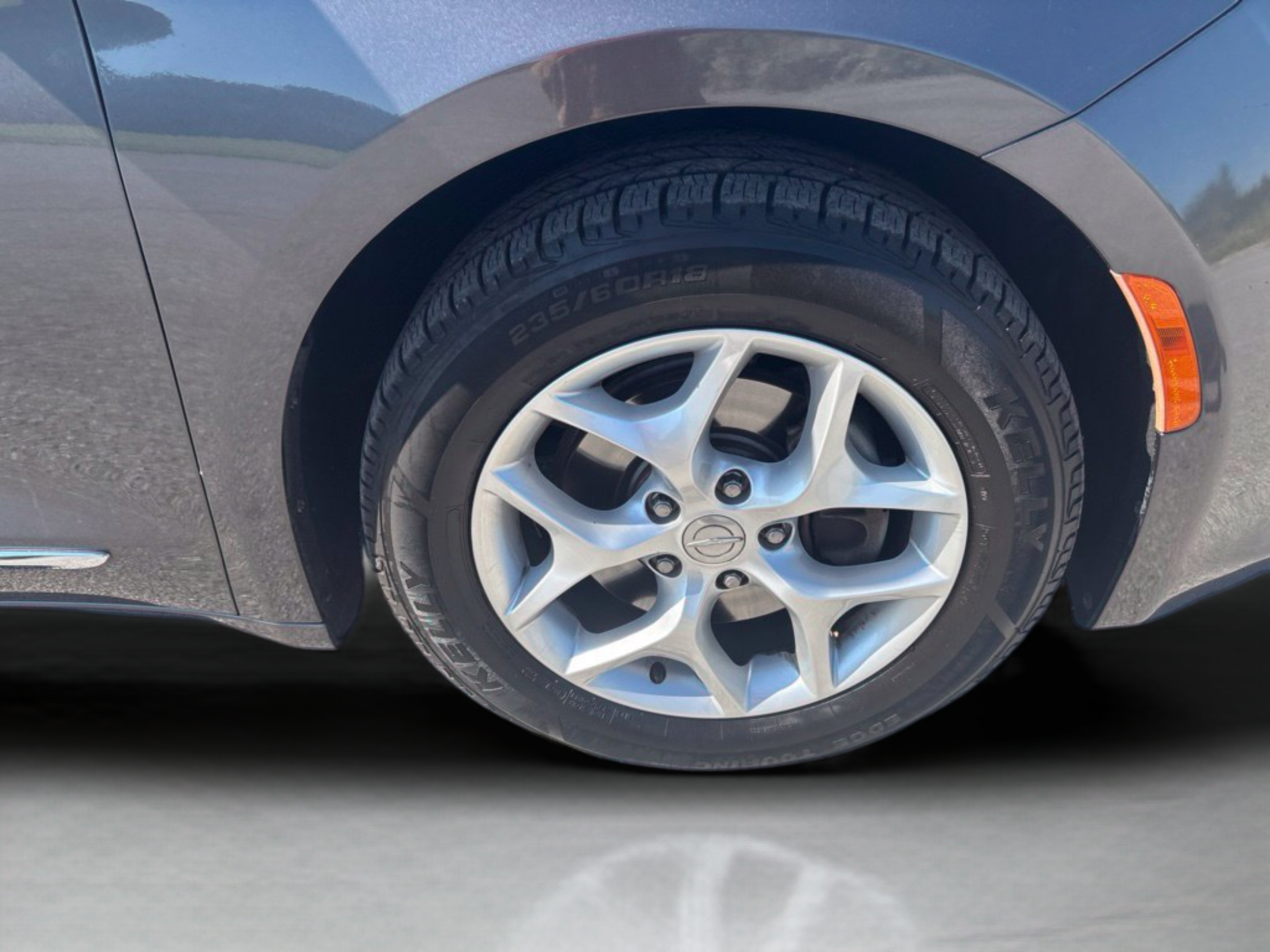 Used 2018 Chrysler Pacifica Touring-L Plus w/ Tire & Wheel Group FWD image 37