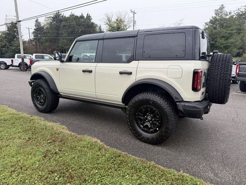 New 2025 Ford Bronco Badlands image 9