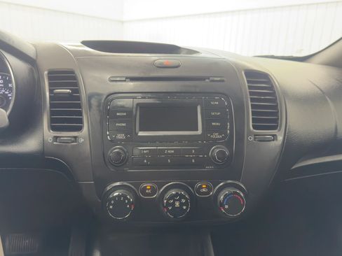 Used 2017 Kia Forte LX image 17