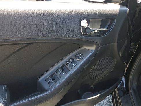 Used 2017 Kia Forte S FWD image 18