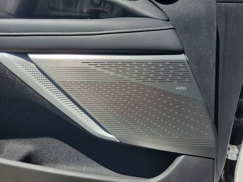 Certified 2025 Cadillac Optiq Luxury 2 w/ LPO, Floor Liner Package AWD/4WD image 19