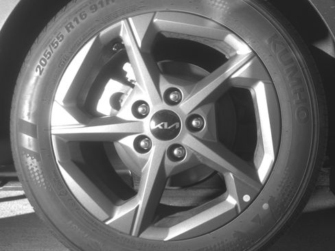 Used 2025 Kia K4 LXS image 15