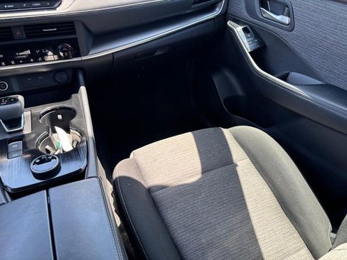 Used 2023 Nissan Rogue SV AWD/4WD image 18