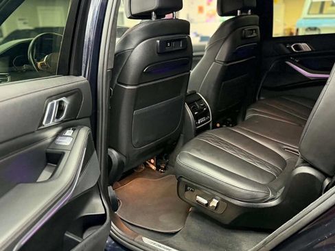 Used 2022 BMW X7 xDrive40i w/ M Sport Package AWD/4WD image 15