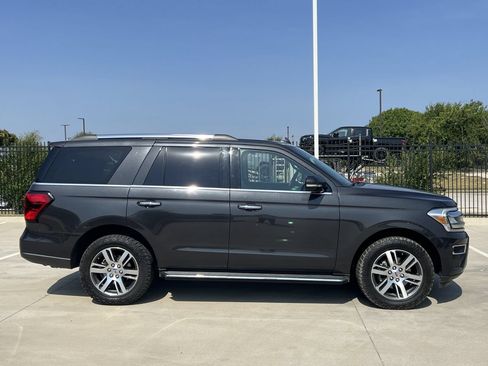Used 2022 Ford Expedition Limited AWD/4WD image 3