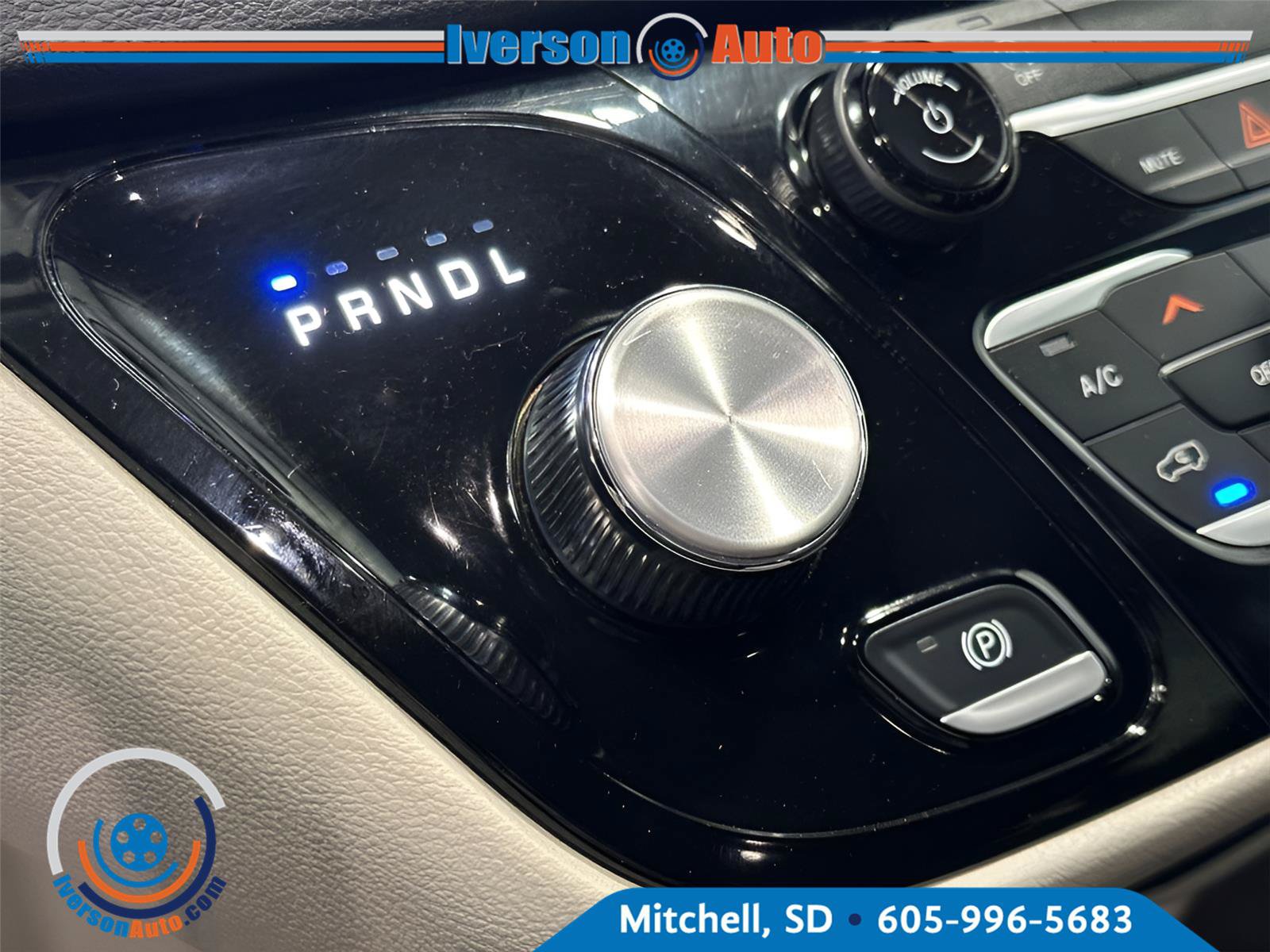 Used 2023 Chrysler Voyager LX FWD image 24