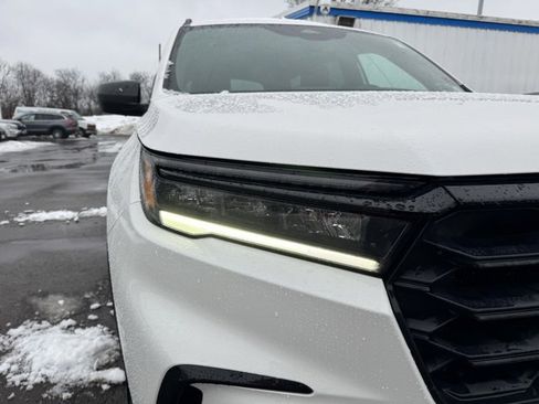 Used 2023 Honda Pilot Sport image 10